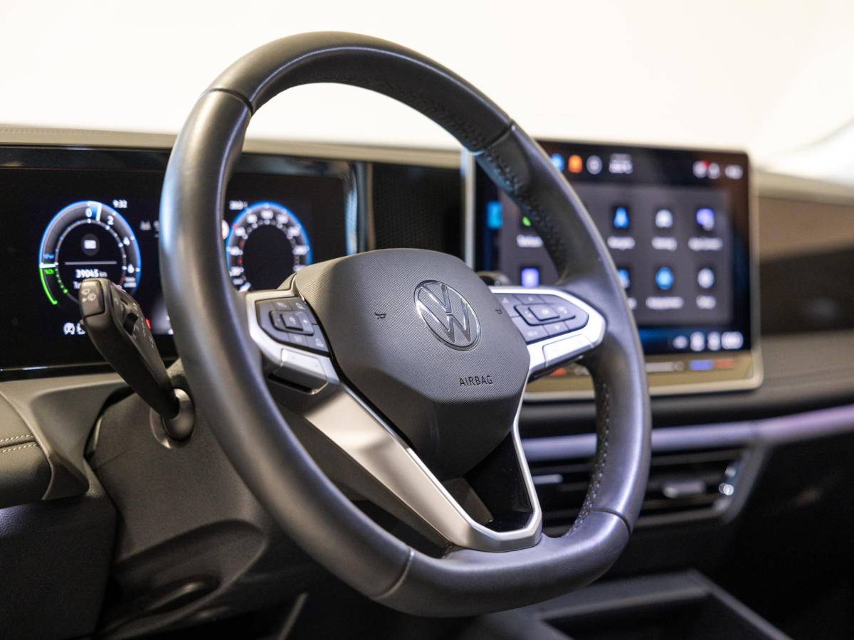 Volkswagen Tiguan Volkswagen Tiguan 1.5 eHybrid Life Edition / 204pk / SoH 100% / Achteruitrij camera / Dodehoek herkenning / CarPlay /