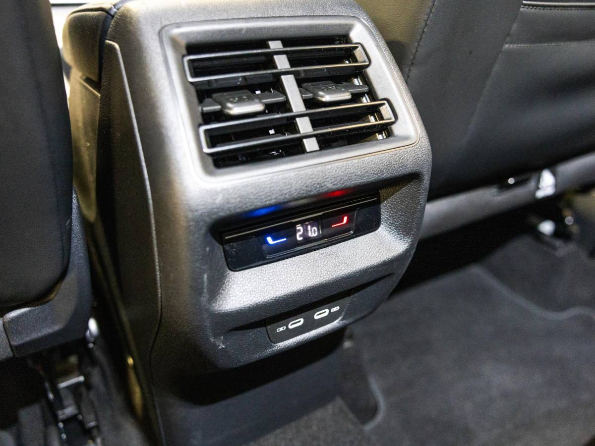 Volkswagen Tiguan Volkswagen Tiguan 1.5 eHybrid Life Edition / 204pk / SoH 100% / Achteruitrij camera / Dodehoek herkenning / CarPlay /