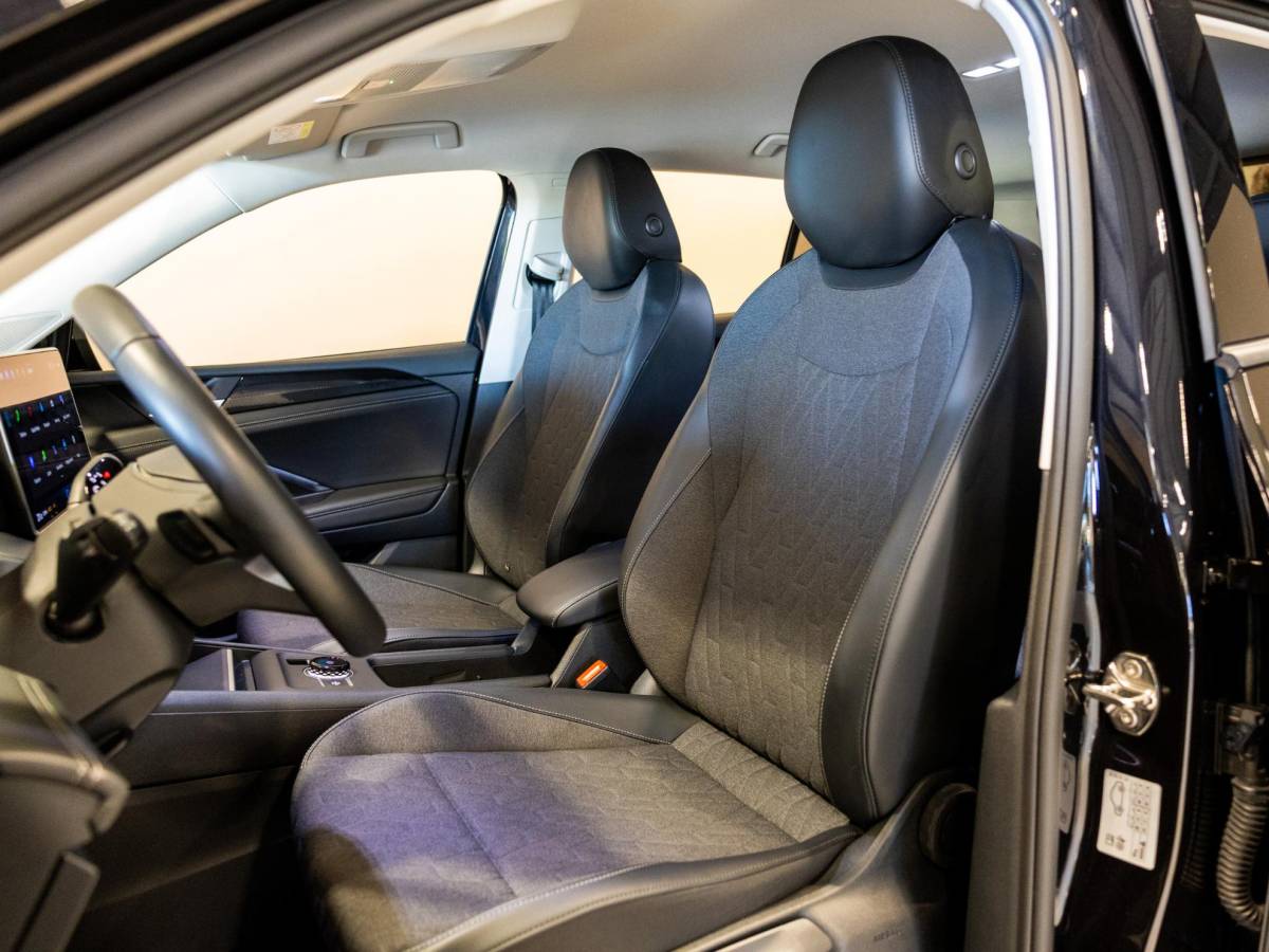 Volkswagen Tiguan Volkswagen Tiguan 1.5 eHybrid Life Edition / 204pk / SoH 100% / Achteruitrij camera / Dodehoek herkenning / CarPlay /