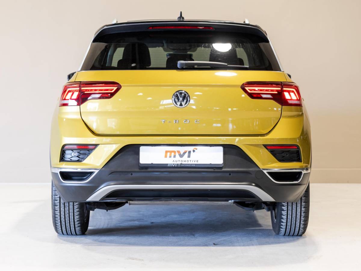 Volkswagen T-Roc Volkswagen T-Roc 1.5 TSI Sport / 150pk / Panorama dak / Trekhaak / Achteruitrij camera /