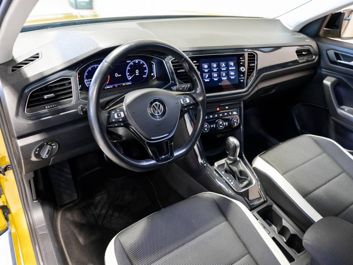 Volkswagen T-Roc Volkswagen T-Roc 1.5 TSI Sport / 150pk / Panorama dak / Trekhaak / Achteruitrij camera /