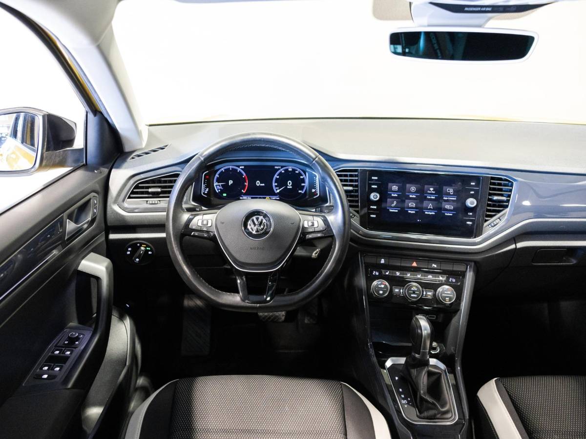 Volkswagen T-Roc Volkswagen T-Roc 1.5 TSI Sport / 150pk / Panorama dak / Trekhaak / Achteruitrij camera /