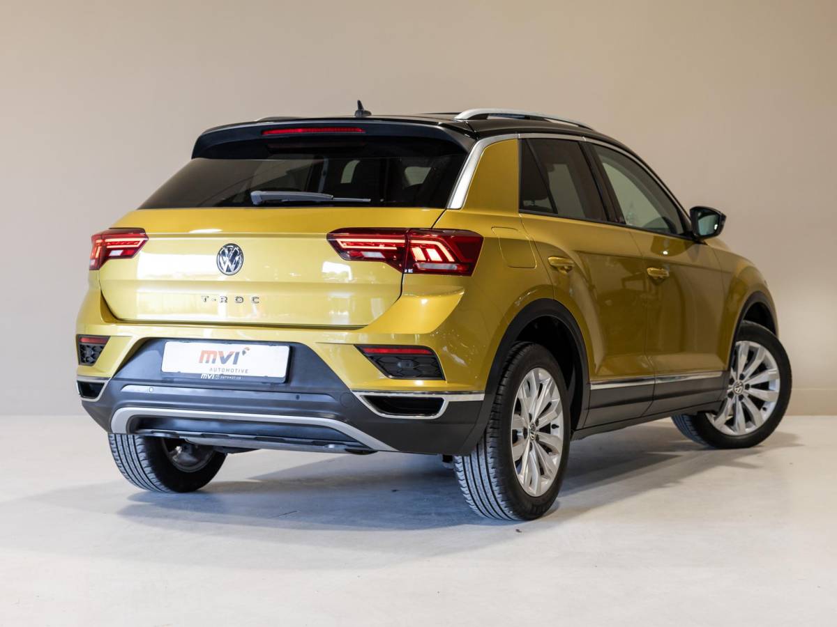 Volkswagen T-Roc Volkswagen T-Roc 1.5 TSI Sport / 150pk / Panorama dak / Trekhaak / Achteruitrij camera /