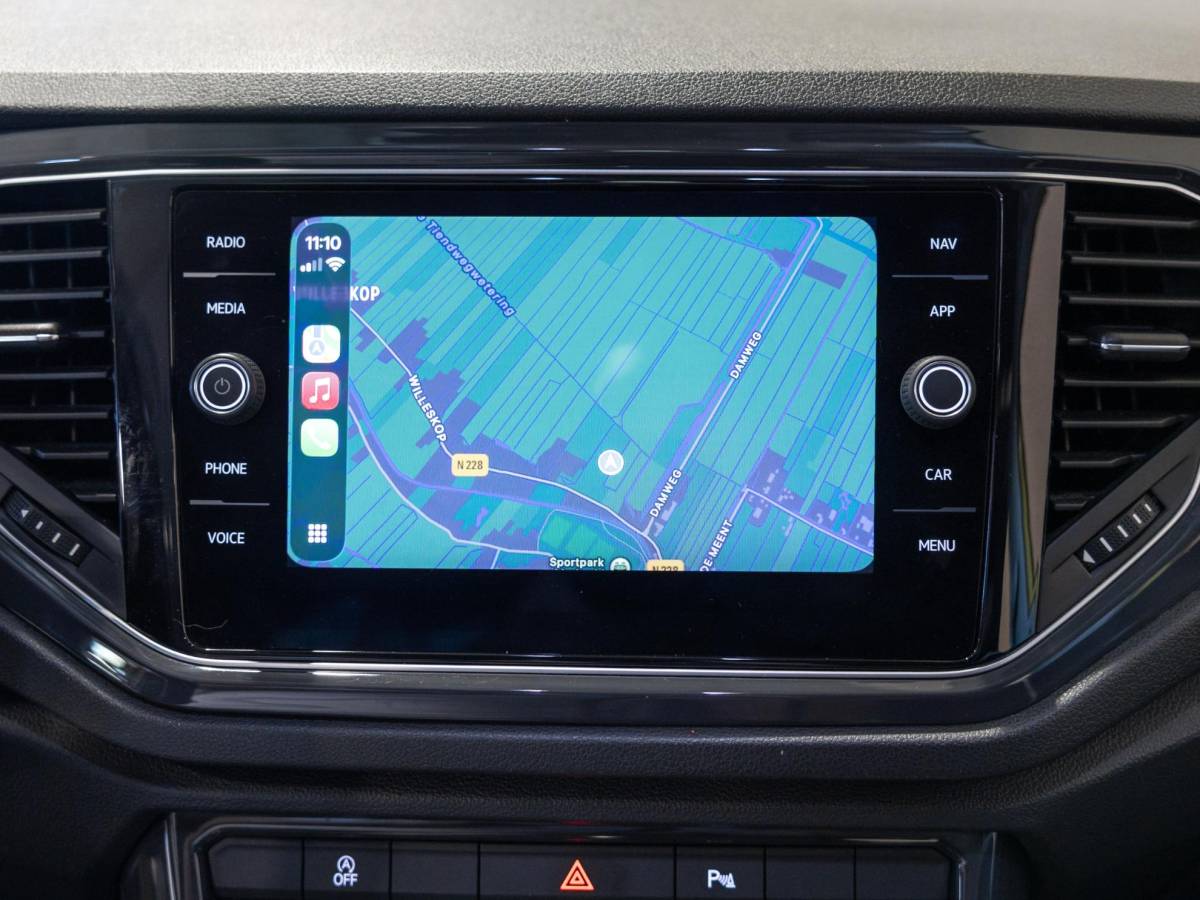 Volkswagen T-Roc Volkswagen T-Roc 1.5 TSI Sport / 150pk / Panorama dak / Trekhaak / Achteruitrij camera /