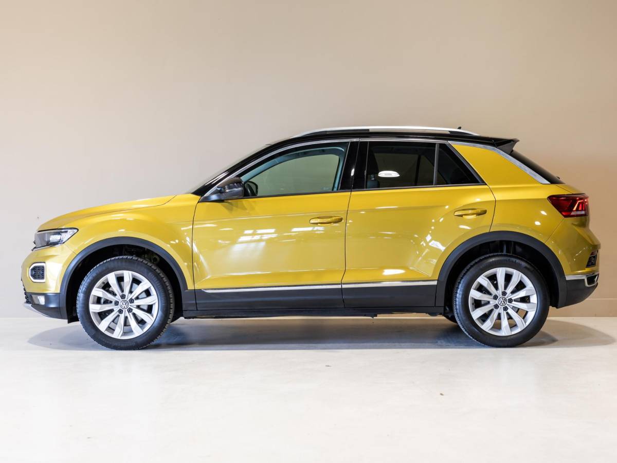 Volkswagen T-Roc Volkswagen T-Roc 1.5 TSI Sport / 150pk / Panorama dak / Trekhaak / Achteruitrij camera /