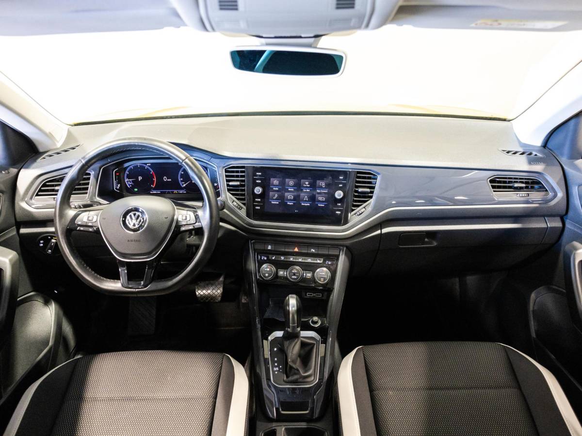 Volkswagen T-Roc Volkswagen T-Roc 1.5 TSI Sport / 150pk / Panorama dak / Trekhaak / Achteruitrij camera /