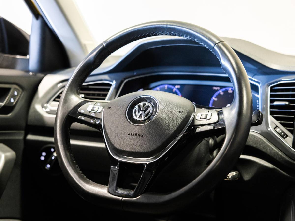 Volkswagen T-Roc Volkswagen T-Roc 1.5 TSI Sport / 150pk / Panorama dak / Trekhaak / Achteruitrij camera /