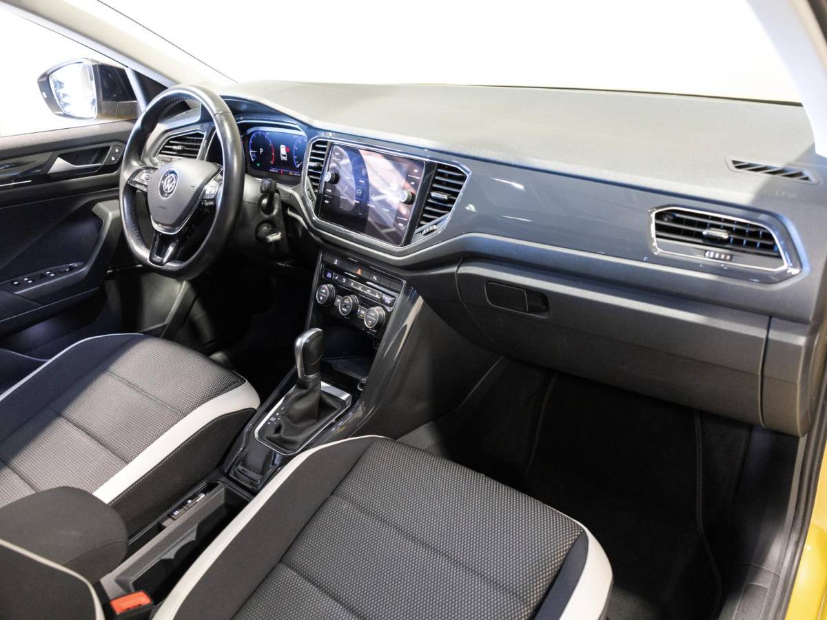 Volkswagen T-Roc Volkswagen T-Roc 1.5 TSI Sport / 150pk / Panorama dak / Trekhaak / Achteruitrij camera /