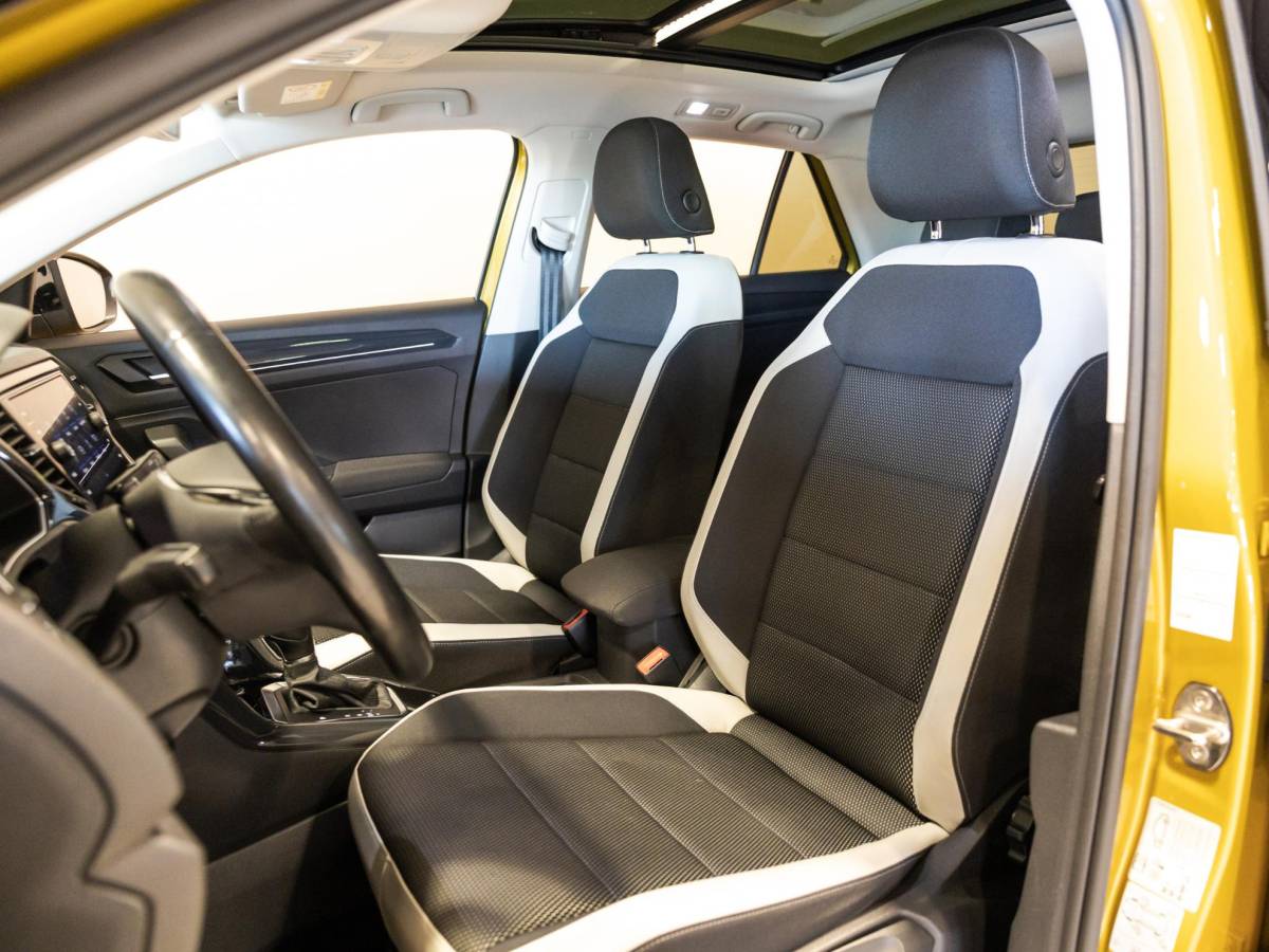 Volkswagen T-Roc Volkswagen T-Roc 1.5 TSI Sport / 150pk / Panorama dak / Trekhaak / Achteruitrij camera /