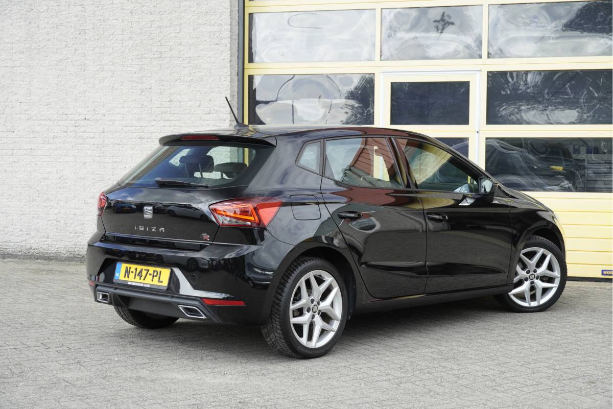 SEAT Ibiza SEAT Ibiza 1.0 TSI 5drs FR Business Intense Plus BJ2021 Lmv 17″ | Led V+A | Pdc | App-Connect | Navi | Dashboard verlichting | Climate control | Cruise control | Sportstoelen | Verwarmde voorstoelen | Zwarte hemel | Getint glas