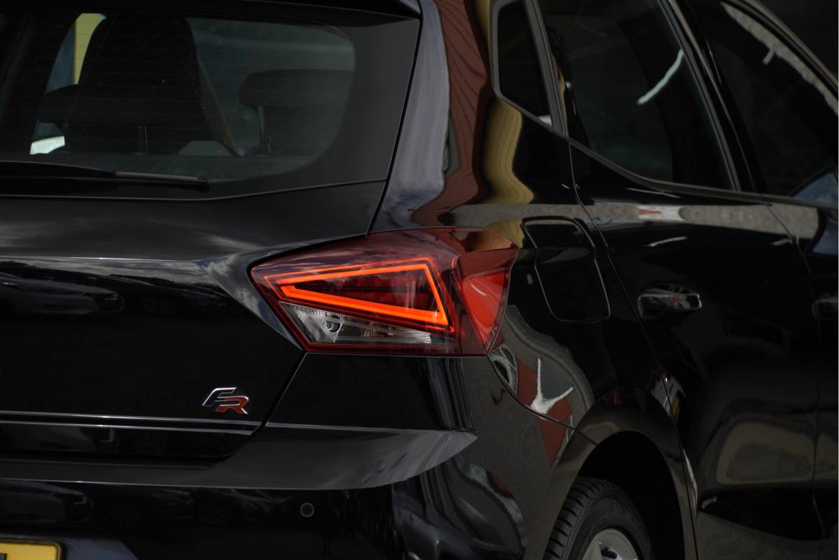 SEAT Ibiza SEAT Ibiza 1.0 TSI 5drs FR Business Intense Plus BJ2021 Lmv 17″ | Led V+A | Pdc | App-Connect | Navi | Dashboard verlichting | Climate control | Cruise control | Sportstoelen | Verwarmde voorstoelen | Zwarte hemel | Getint glas