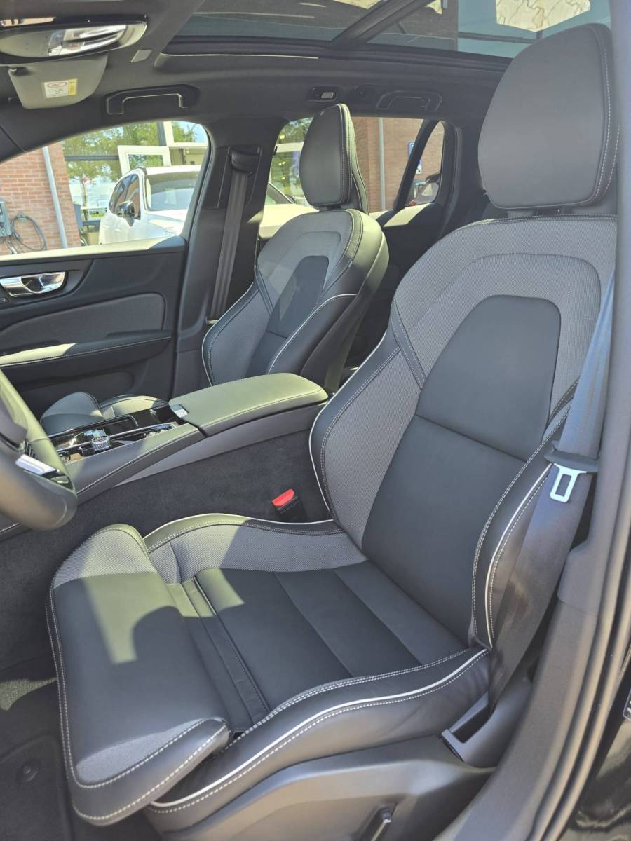 Volvo V60 Volvo V60 T8 Plug-in  AWD Plus Dark | Head-up | Schuif/kanteldak | Trekhaak | Pilot Assist | BLIS | H&K Audio |