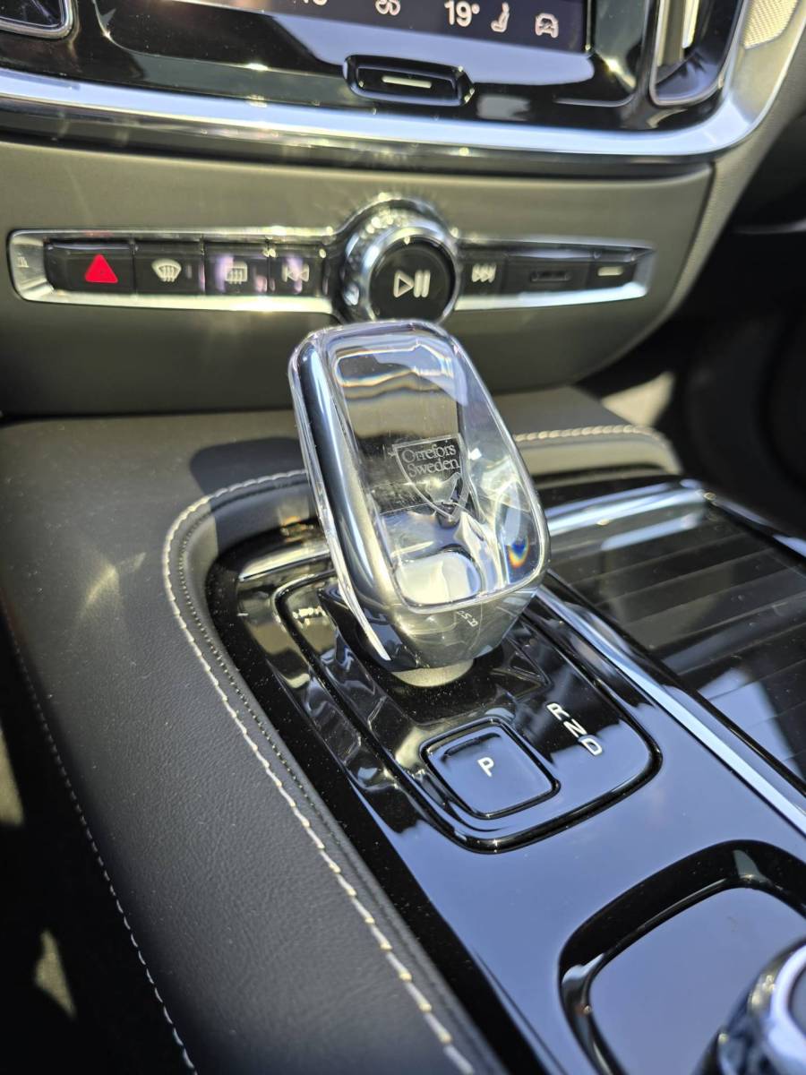Volvo V60 Volvo V60 T8 Plug-in  AWD Plus Dark | Head-up | Schuif/kanteldak | Trekhaak | Pilot Assist | BLIS | H&K Audio |