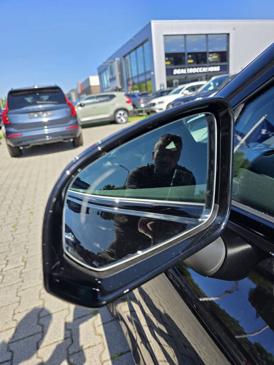 Volvo V60 Volvo V60 T8 Plug-in  AWD Plus Dark | Head-up | Schuif/kanteldak | Trekhaak | Pilot Assist | BLIS | H&K Audio |