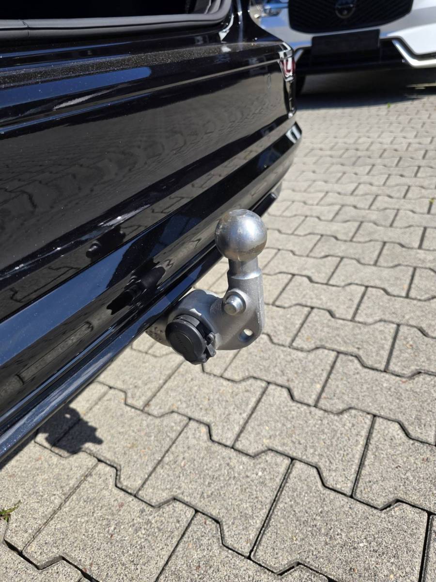 Volvo V60 Volvo V60 T8 Plug-in  AWD Plus Dark | Head-up | Schuif/kanteldak | Trekhaak | Pilot Assist | BLIS | H&K Audio |