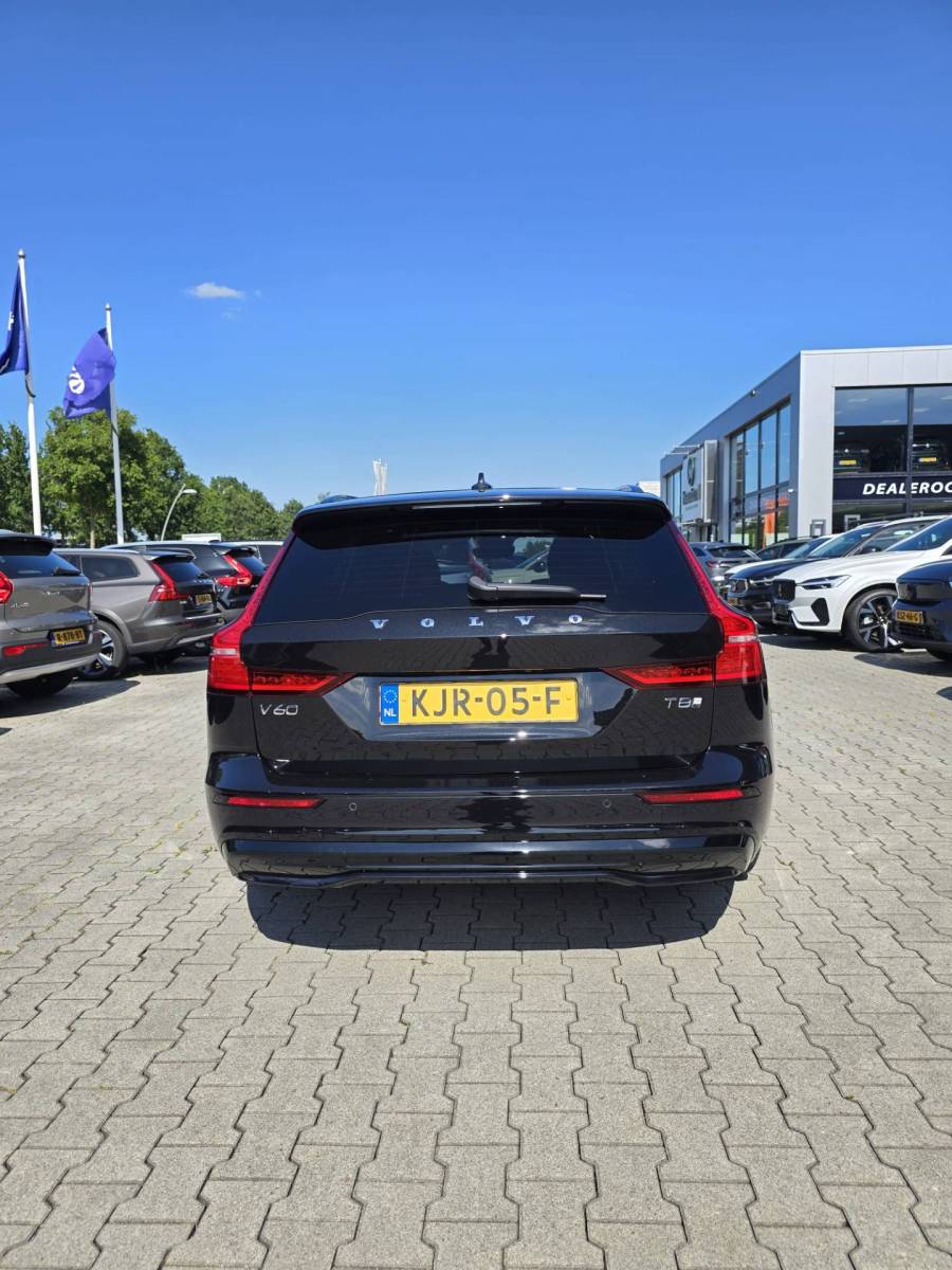 Volvo V60 Volvo V60 T8 Plug-in  AWD Plus Dark | Head-up | Schuif/kanteldak | Trekhaak | Pilot Assist | BLIS | H&K Audio |