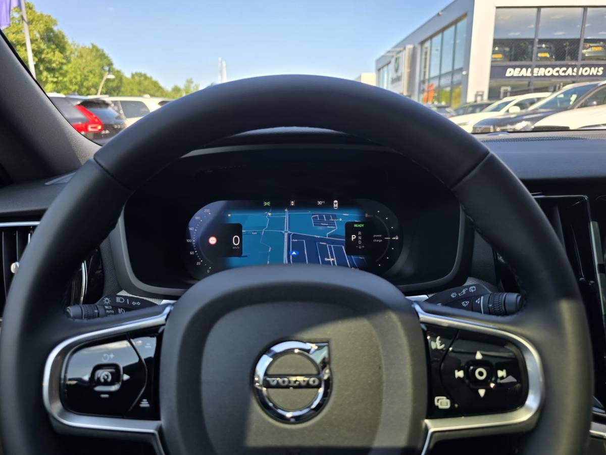 Volvo V60 Volvo V60 T8 Plug-in  AWD Plus Dark | Head-up | Schuif/kanteldak | Trekhaak | Pilot Assist | BLIS | H&K Audio |