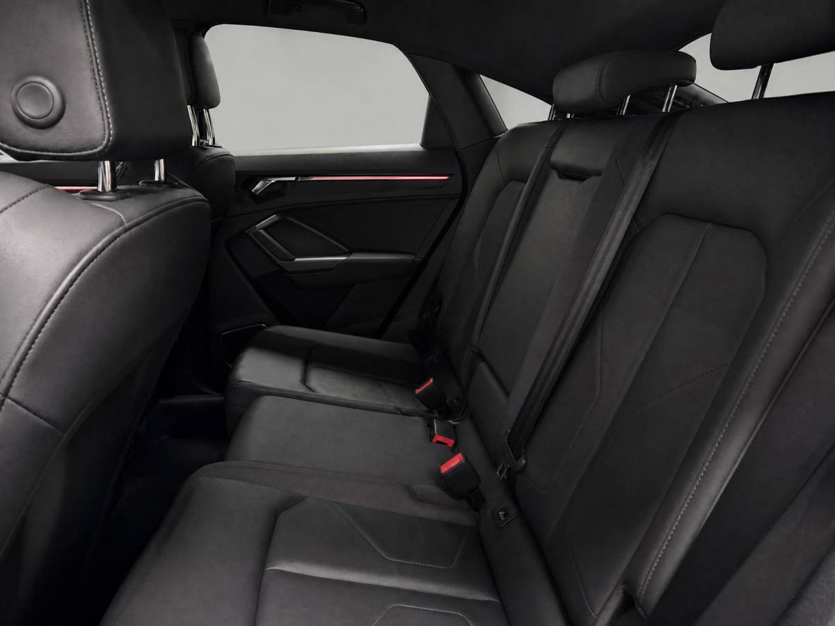 Audi Q3 Audi Q3 Sportback 45 TFSI e 245pk S Edition · Panoramadak · Lederen Bekleding · 360 Camera · Wegklapbare Trekhaak · SONOS Audio · Stoelverwarming · Elek. Achterklep · 21” velgen · Adaptive Cruise Control ·