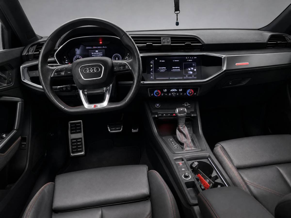 Audi Q3 Audi Q3 Sportback 45 TFSI e 245pk S Edition · Panoramadak · Lederen Bekleding · 360 Camera · Wegklapbare Trekhaak · SONOS Audio · Stoelverwarming · Elek. Achterklep · 21” velgen · Adaptive Cruise Control ·