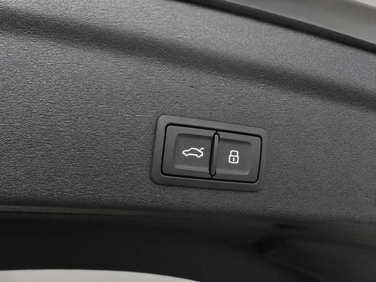 Audi Q3 Audi Q3 Sportback 45 TFSI e 245pk S Edition · Panoramadak · Lederen Bekleding · 360 Camera · Wegklapbare Trekhaak · SONOS Audio · Stoelverwarming · Elek. Achterklep · 21” velgen · Adaptive Cruise Control ·
