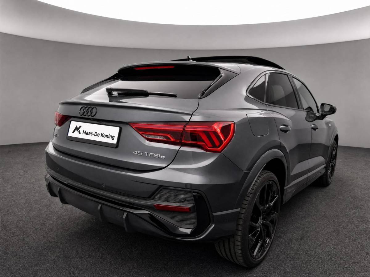 Audi Q3 Audi Q3 Sportback 45 TFSI e 245pk S Edition · Panoramadak · Lederen Bekleding · 360 Camera · Wegklapbare Trekhaak · SONOS Audio · Stoelverwarming · Elek. Achterklep · 21” velgen · Adaptive Cruise Control ·
