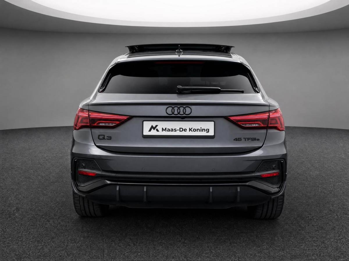 Audi Q3 Audi Q3 Sportback 45 TFSI e 245pk S Edition · Panoramadak · Lederen Bekleding · 360 Camera · Wegklapbare Trekhaak · SONOS Audio · Stoelverwarming · Elek. Achterklep · 21” velgen · Adaptive Cruise Control ·