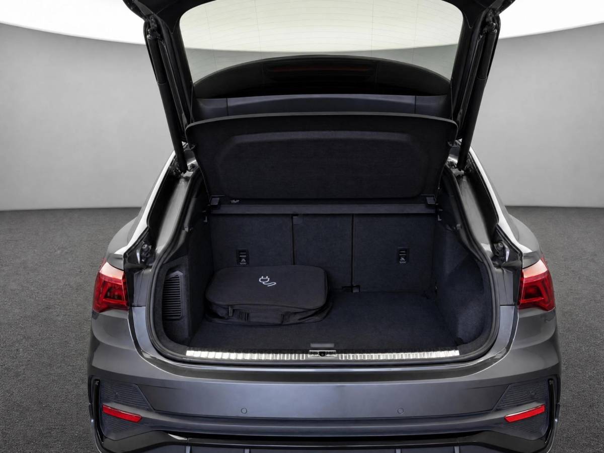 Audi Q3 Audi Q3 Sportback 45 TFSI e 245pk S Edition · Panoramadak · Lederen Bekleding · 360 Camera · Wegklapbare Trekhaak · SONOS Audio · Stoelverwarming · Elek. Achterklep · 21” velgen · Adaptive Cruise Control ·
