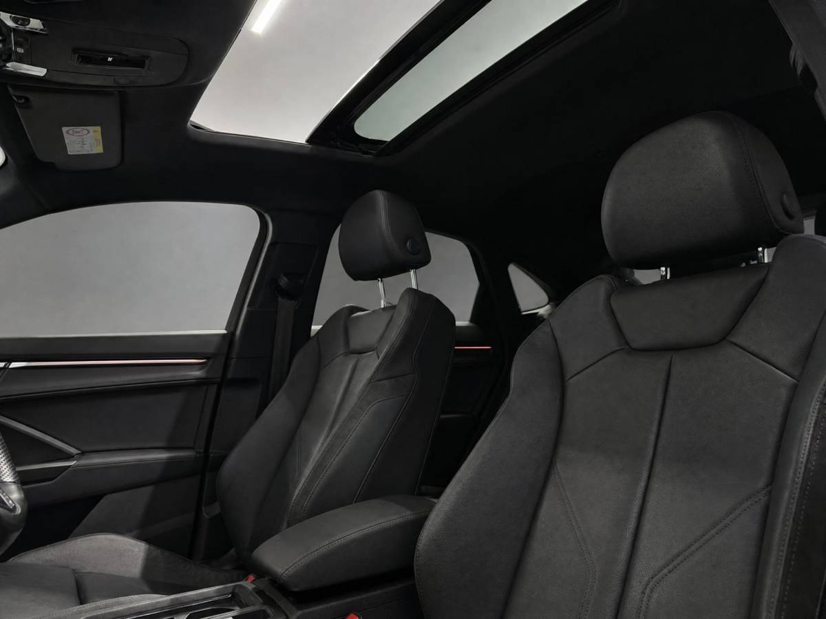 Audi Q3 Audi Q3 Sportback 45 TFSI e 245pk S Edition · Panoramadak · Lederen Bekleding · 360 Camera · Wegklapbare Trekhaak · SONOS Audio · Stoelverwarming · Elek. Achterklep · 21” velgen · Adaptive Cruise Control ·