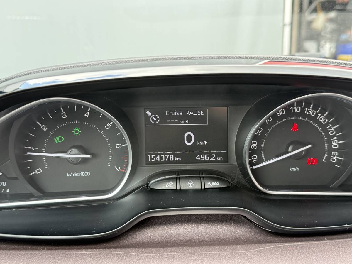 Peugeot 2008 Peugeot 2008 1.2 PureTech Allure | TREKHAAK | CLIMA | NAVI | BLUETOOTH | PDC | LMV | CRUISE | RIEM V.V |