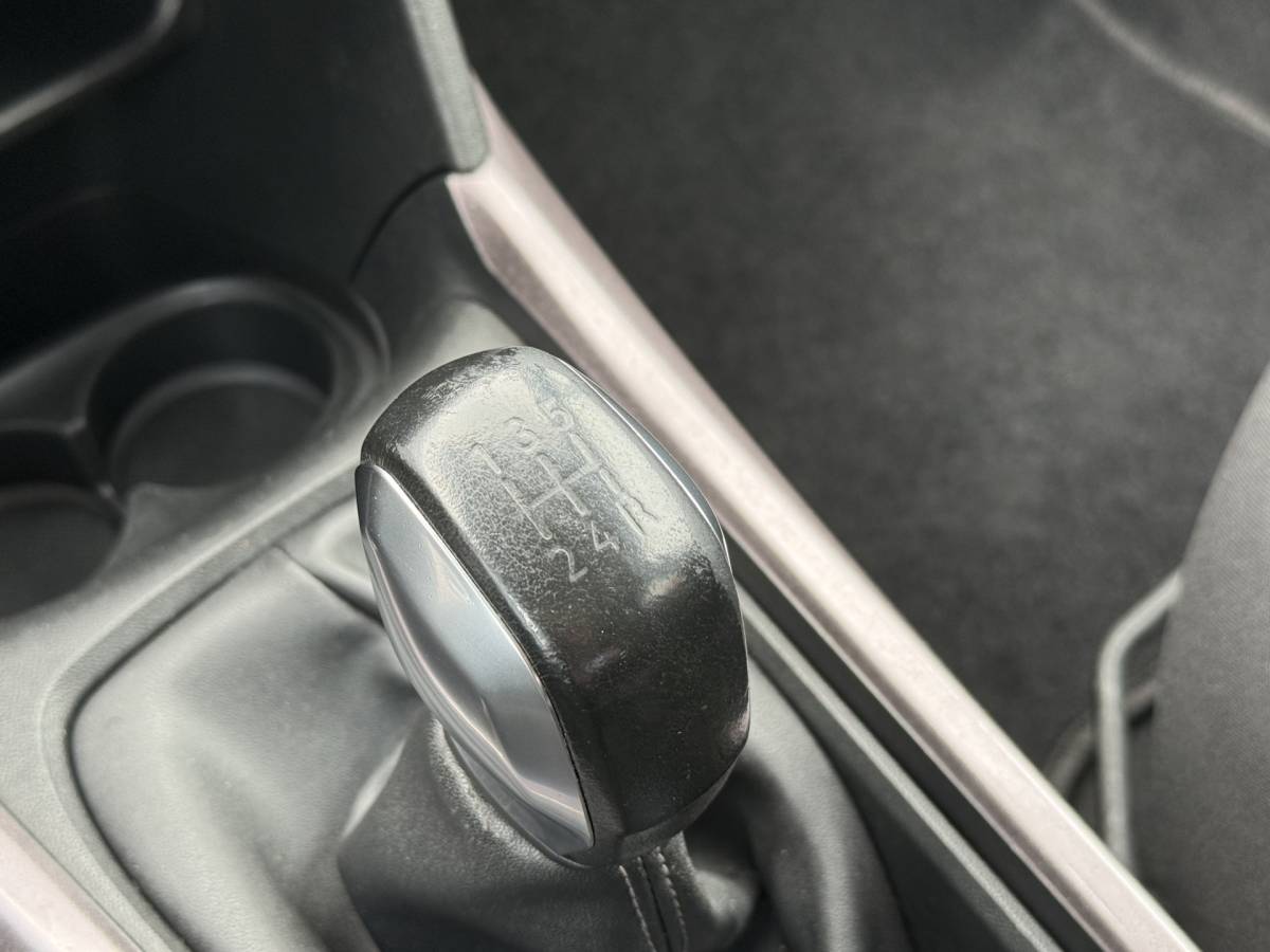 Peugeot 2008 Peugeot 2008 1.2 PureTech Allure | TREKHAAK | CLIMA | NAVI | BLUETOOTH | PDC | LMV | CRUISE | RIEM V.V |