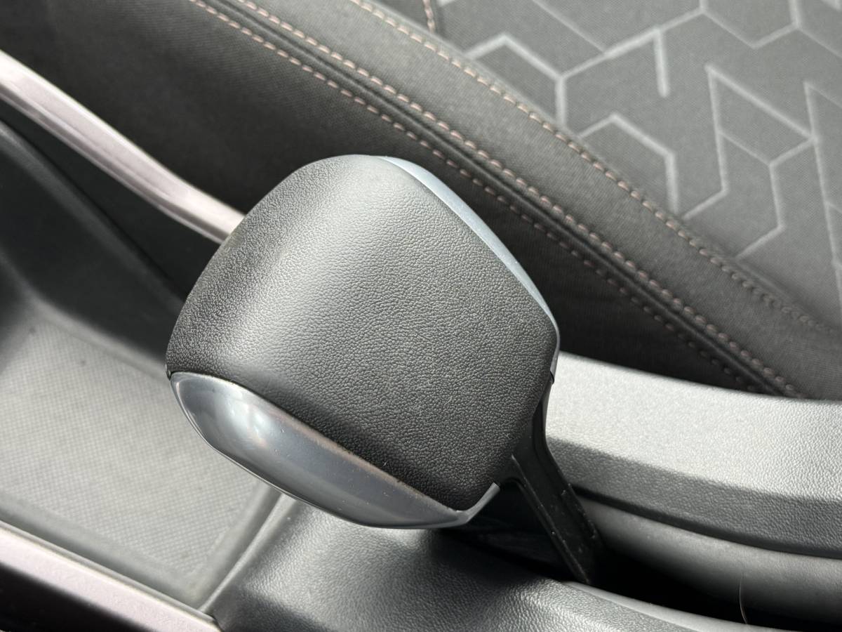 Peugeot 2008 Peugeot 2008 1.2 PureTech Allure | TREKHAAK | CLIMA | NAVI | BLUETOOTH | PDC | LMV | CRUISE | RIEM V.V |