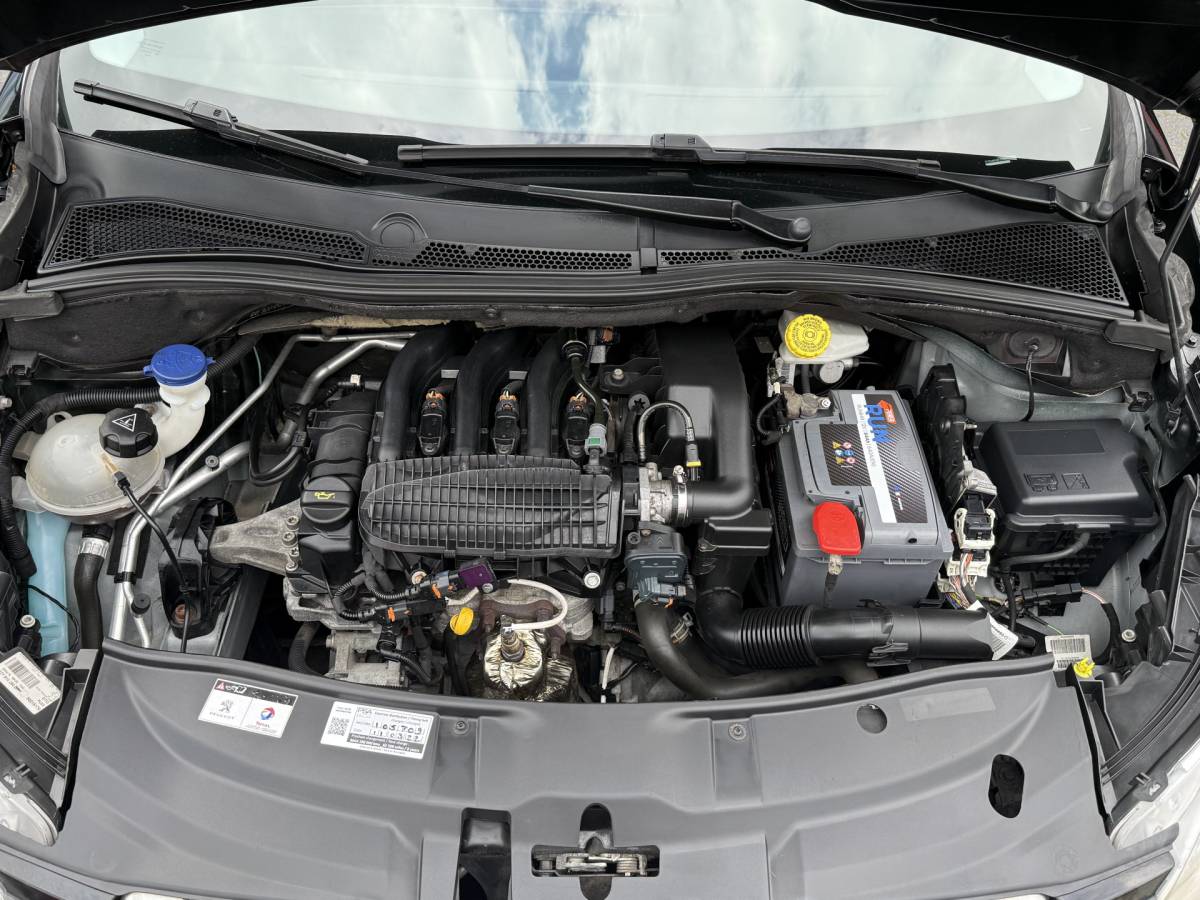 Peugeot 2008 Peugeot 2008 1.2 PureTech Allure | TREKHAAK | CLIMA | NAVI | BLUETOOTH | PDC | LMV | CRUISE | RIEM V.V |