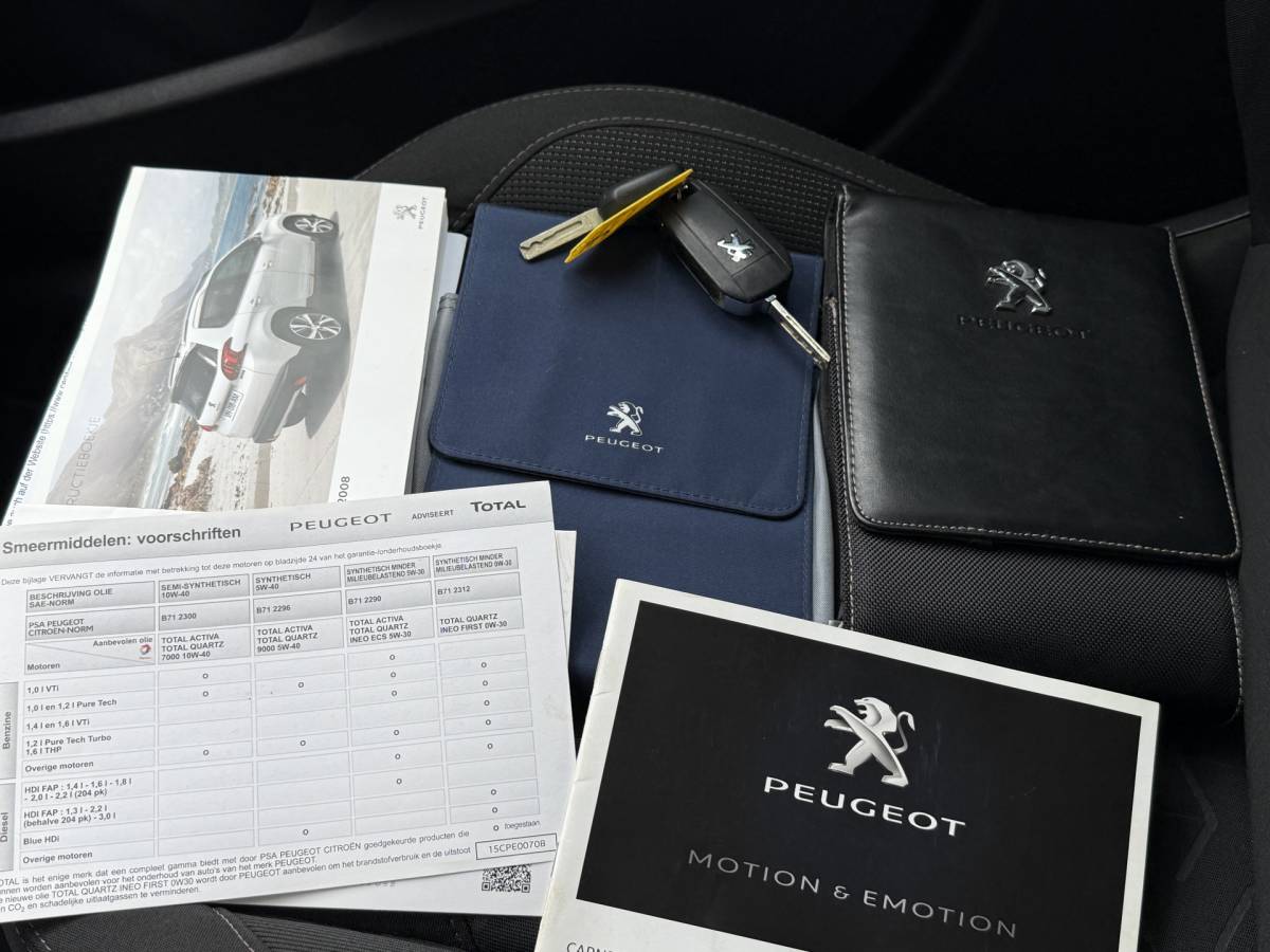 Peugeot 2008 Peugeot 2008 1.2 PureTech Allure | TREKHAAK | CLIMA | NAVI | BLUETOOTH | PDC | LMV | CRUISE | RIEM V.V |