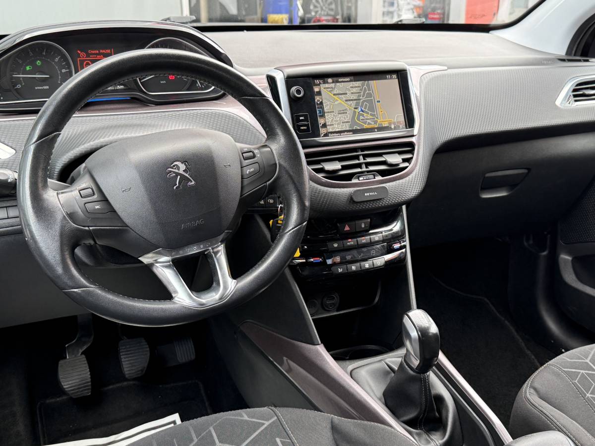 Peugeot 2008 Peugeot 2008 1.2 PureTech Allure | TREKHAAK | CLIMA | NAVI | BLUETOOTH | PDC | LMV | CRUISE | RIEM V.V |