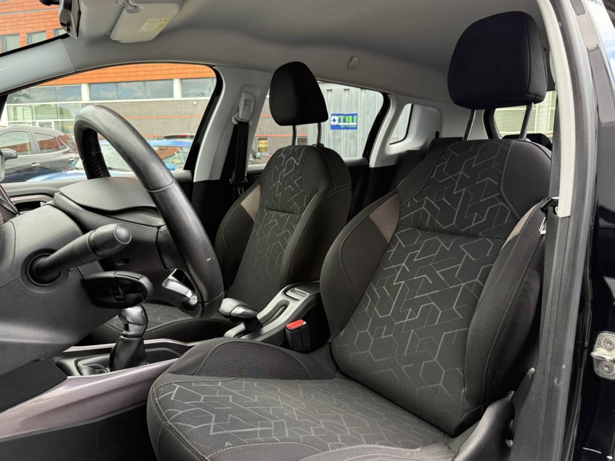 Peugeot 2008 Peugeot 2008 1.2 PureTech Allure | TREKHAAK | CLIMA | NAVI | BLUETOOTH | PDC | LMV | CRUISE | RIEM V.V |