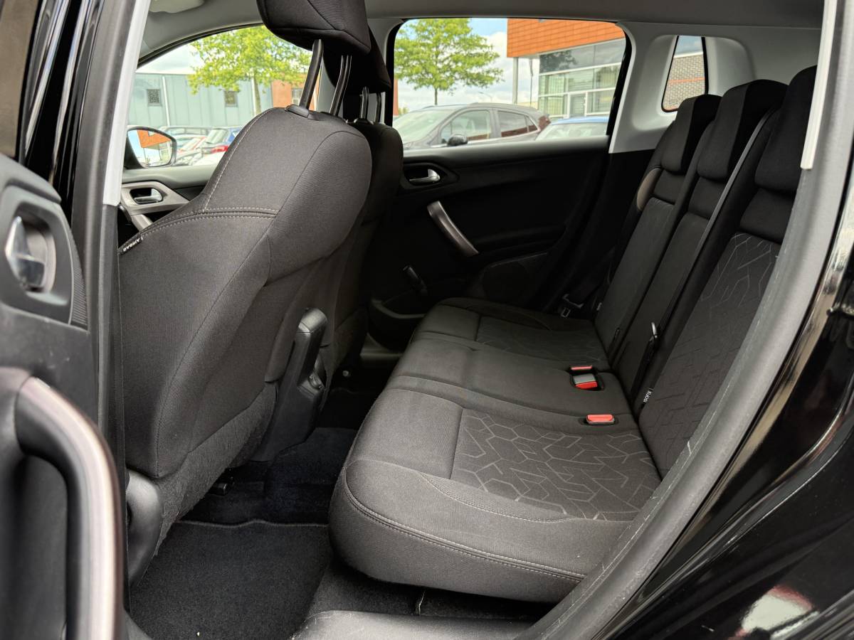 Peugeot 2008 Peugeot 2008 1.2 PureTech Allure | TREKHAAK | CLIMA | NAVI | BLUETOOTH | PDC | LMV | CRUISE | RIEM V.V |