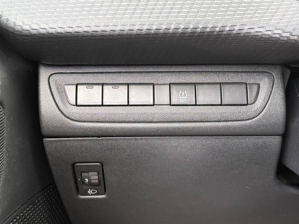 Peugeot 2008 Peugeot 2008 1.2 PureTech Allure | TREKHAAK | CLIMA | NAVI | BLUETOOTH | PDC | LMV | CRUISE | RIEM V.V |