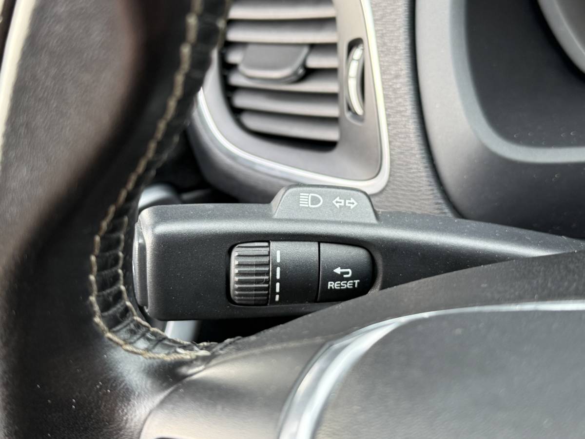 Volvo V40 Volvo V40 BWJ 2015 2.0 D2 120 PK  R-Design Business NW APK | R-DESIGN | STOELVERW. | TREKHAAK | NAVI | CLIMA | BLUETOOTH | HALF LEER | VOLLEDIG OH | PDC |
