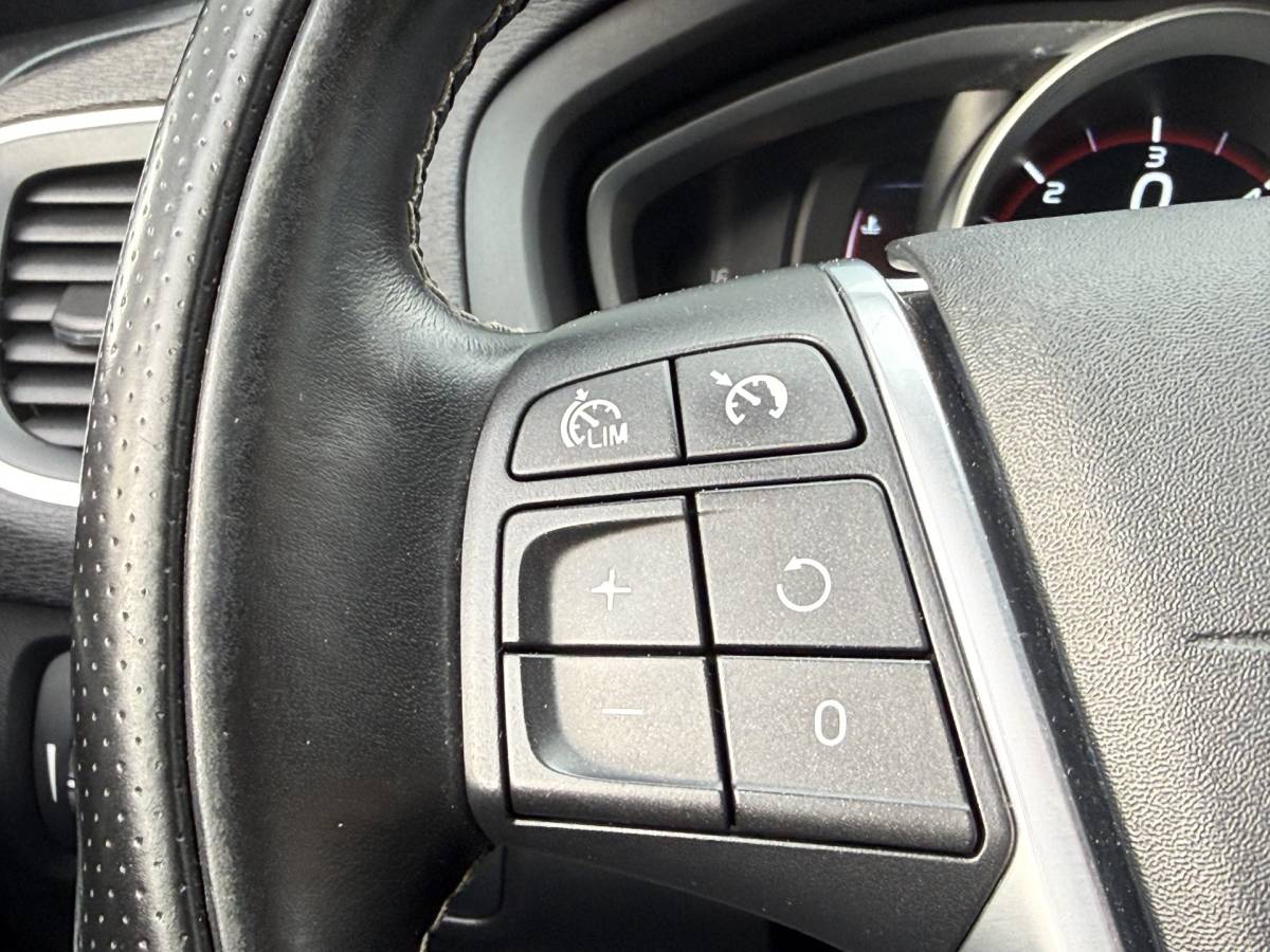 Volvo V40 Volvo V40 BWJ 2015 2.0 D2 120 PK  R-Design Business NW APK | R-DESIGN | STOELVERW. | TREKHAAK | NAVI | CLIMA | BLUETOOTH | HALF LEER | VOLLEDIG OH | PDC |