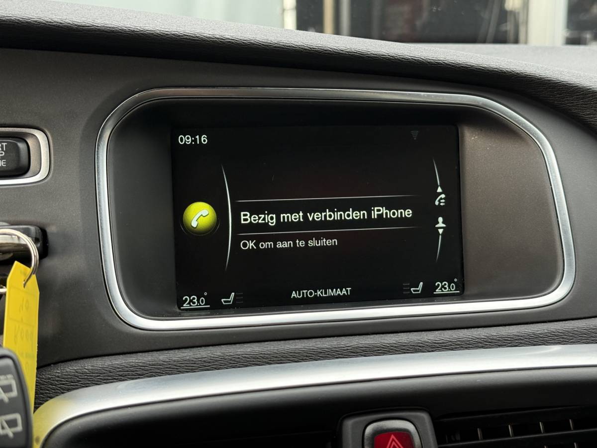 Volvo V40 Volvo V40 BWJ 2015 2.0 D2 120 PK  R-Design Business NW APK | R-DESIGN | STOELVERW. | TREKHAAK | NAVI | CLIMA | BLUETOOTH | HALF LEER | VOLLEDIG OH | PDC |
