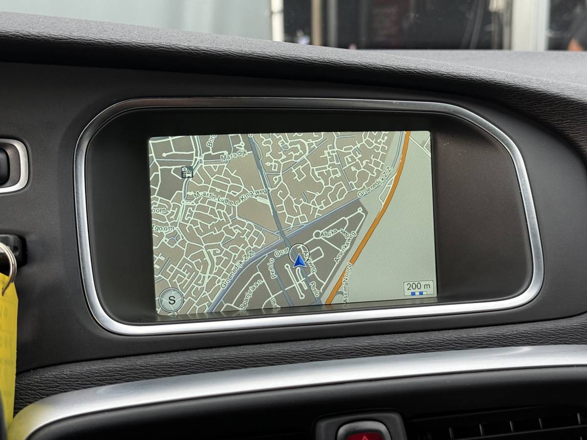 Volvo V40 Volvo V40 BWJ 2015 2.0 D2 120 PK  R-Design Business NW APK | R-DESIGN | STOELVERW. | TREKHAAK | NAVI | CLIMA | BLUETOOTH | HALF LEER | VOLLEDIG OH | PDC |