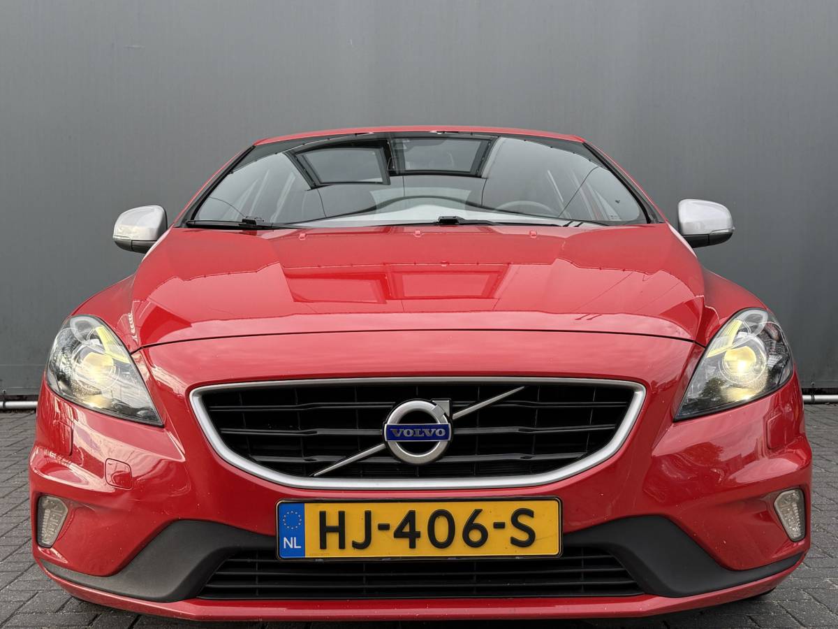 Volvo V40 Volvo V40 BWJ 2015 2.0 D2 120 PK  R-Design Business NW APK | R-DESIGN | STOELVERW. | TREKHAAK | NAVI | CLIMA | BLUETOOTH | HALF LEER | VOLLEDIG OH | PDC |