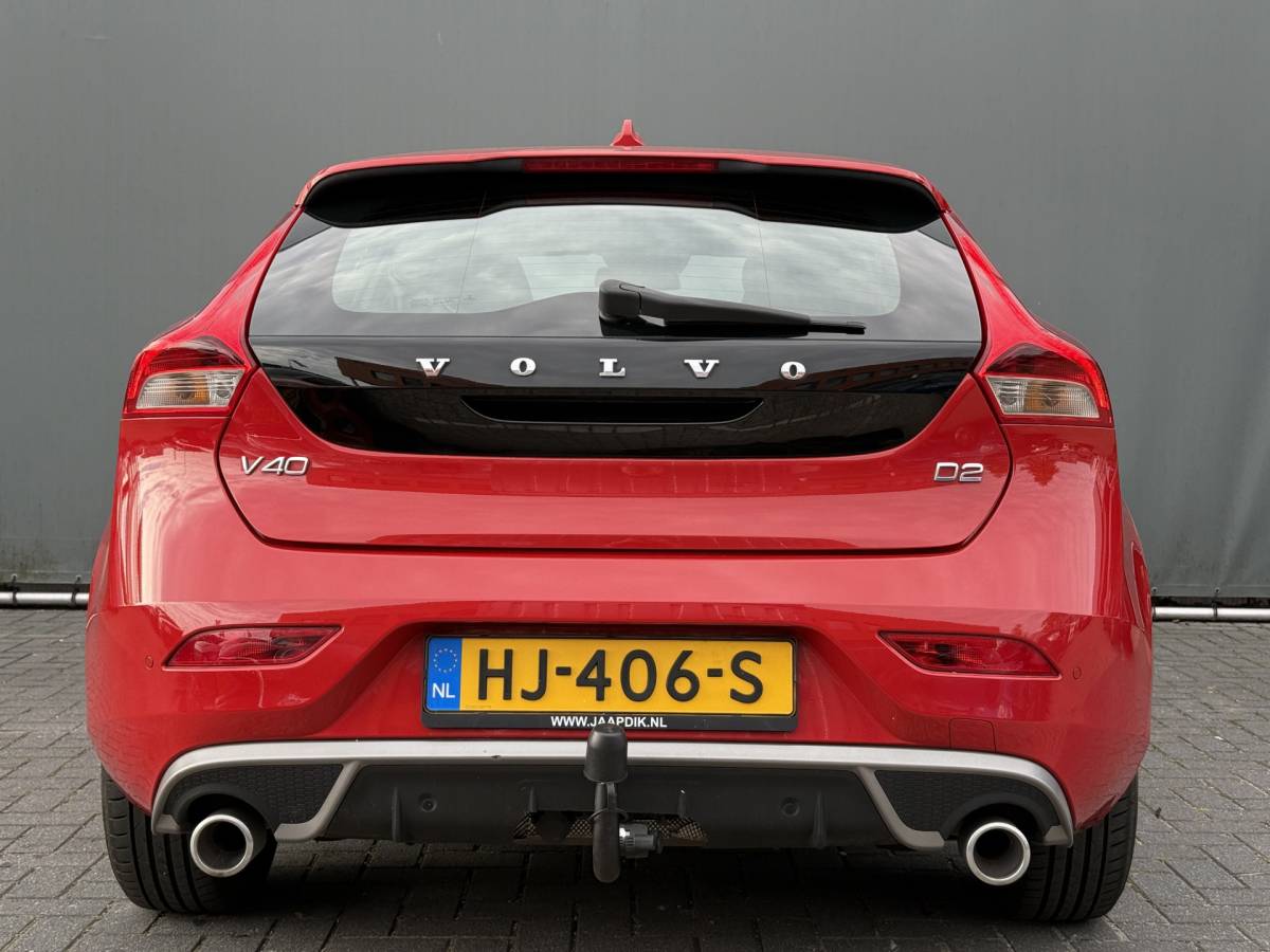 Volvo V40 Volvo V40 BWJ 2015 2.0 D2 120 PK  R-Design Business NW APK | R-DESIGN | STOELVERW. | TREKHAAK | NAVI | CLIMA | BLUETOOTH | HALF LEER | VOLLEDIG OH | PDC |