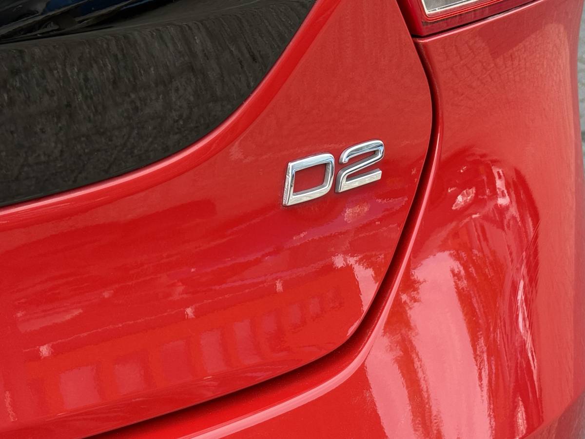 Volvo V40 Volvo V40 BWJ 2015 2.0 D2 120 PK  R-Design Business NW APK | R-DESIGN | STOELVERW. | TREKHAAK | NAVI | CLIMA | BLUETOOTH | HALF LEER | VOLLEDIG OH | PDC |