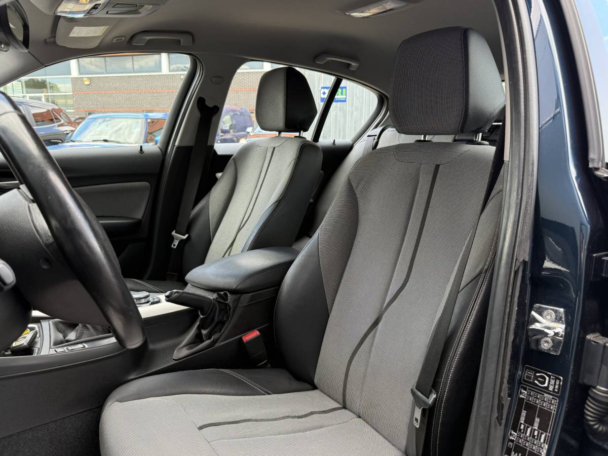 BMW 1 Serie BMW 1-serie BWJ 2011 116i  136 PK Business NAVI | CLIMA | PDC | CRUISE | LMV | BLUETOOTH |