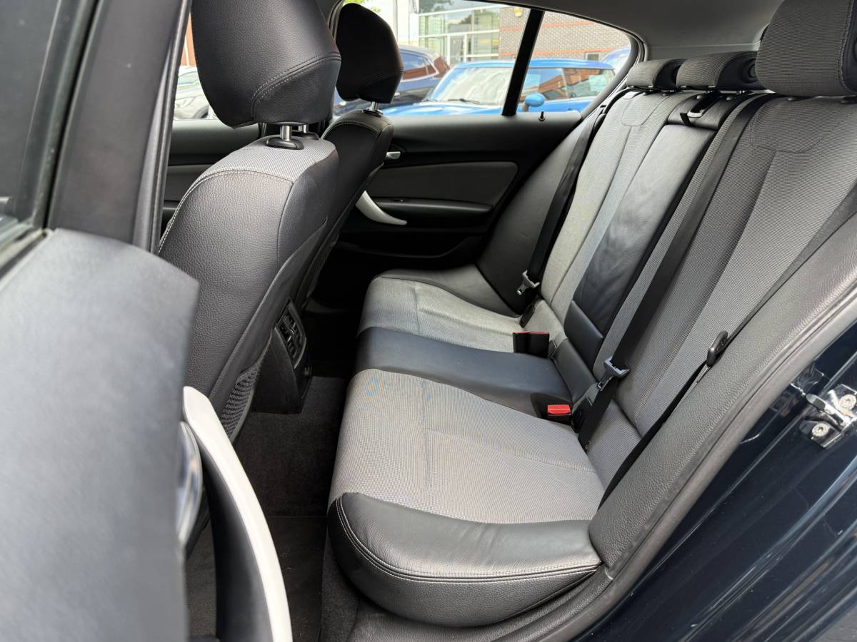 BMW 1 Serie BMW 1-serie BWJ 2011 116i  136 PK Business NAVI | CLIMA | PDC | CRUISE | LMV | BLUETOOTH |