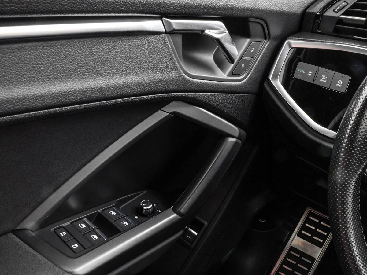 Audi Q3 Audi Q3 Sportback 45 TFSIe 245pk S Edition  · Camera · Apple/Android Car Play · Elek. Achterklep · Dodehoeksensor · Lederen Bekleding · Garantie t/m 04-02-2027 of 100.000km