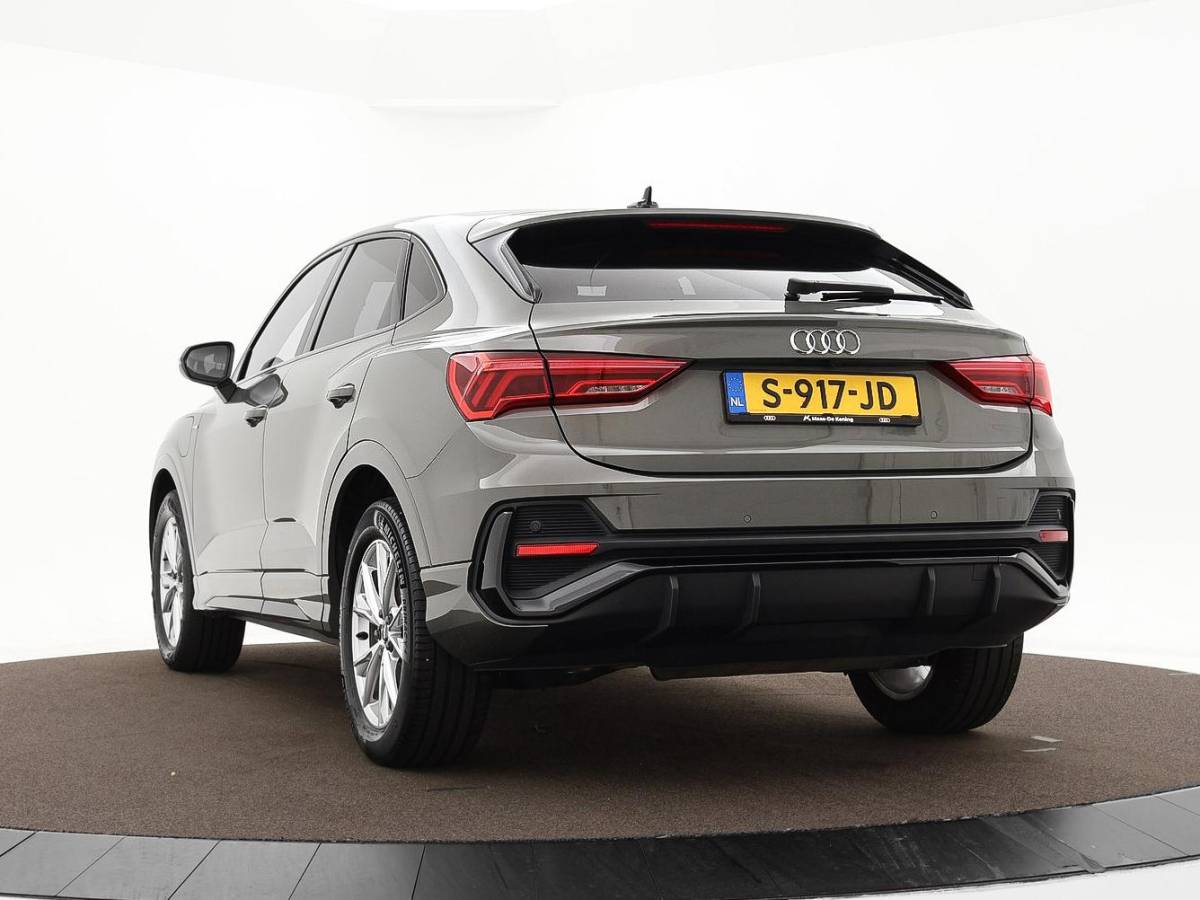 Audi Q3 Audi Q3 Sportback 45 TFSIe 245pk S Edition  · Camera · Apple/Android Car Play · Elek. Achterklep · Dodehoeksensor · Lederen Bekleding · Garantie t/m 04-02-2027 of 100.000km