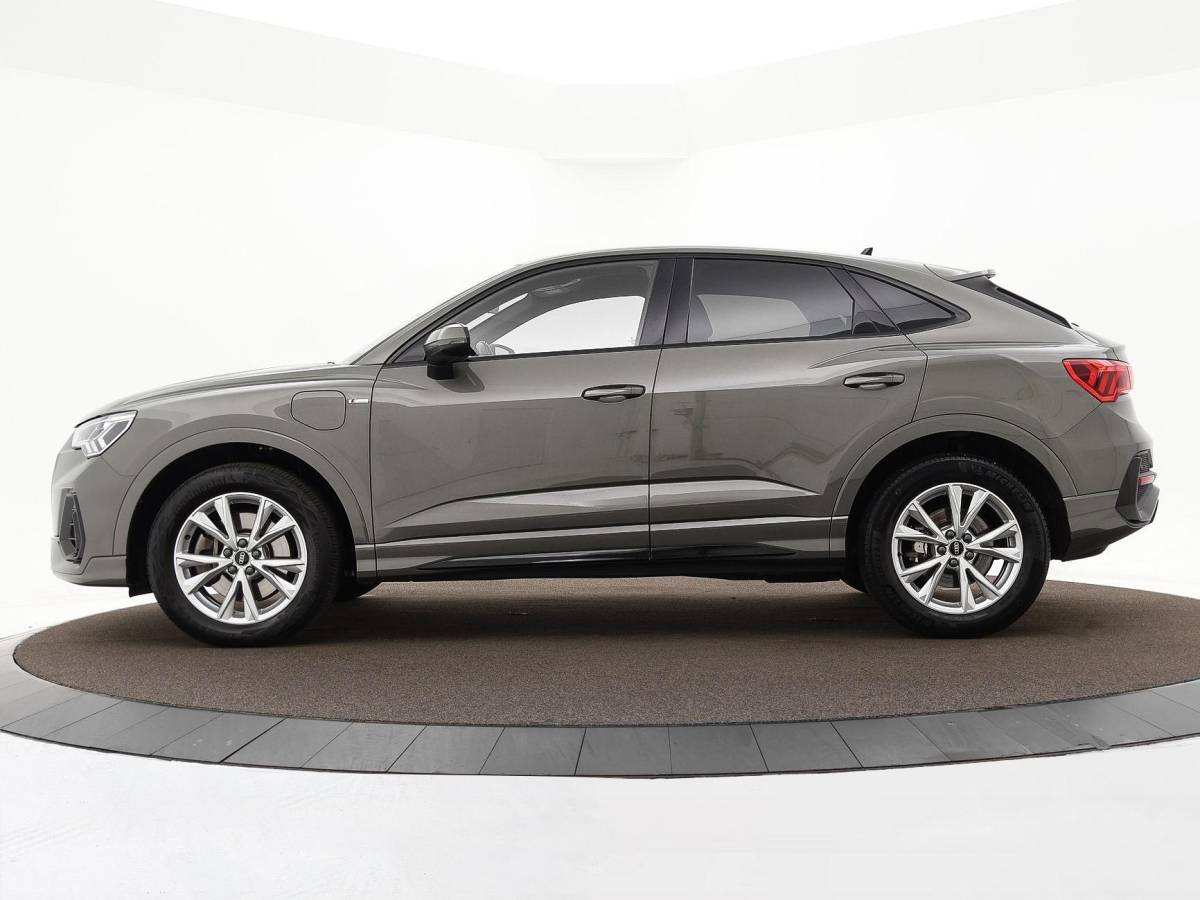 Audi Q3 Audi Q3 Sportback 45 TFSIe 245pk S Edition  · Camera · Apple/Android Car Play · Elek. Achterklep · Dodehoeksensor · Lederen Bekleding · Garantie t/m 04-02-2027 of 100.000km
