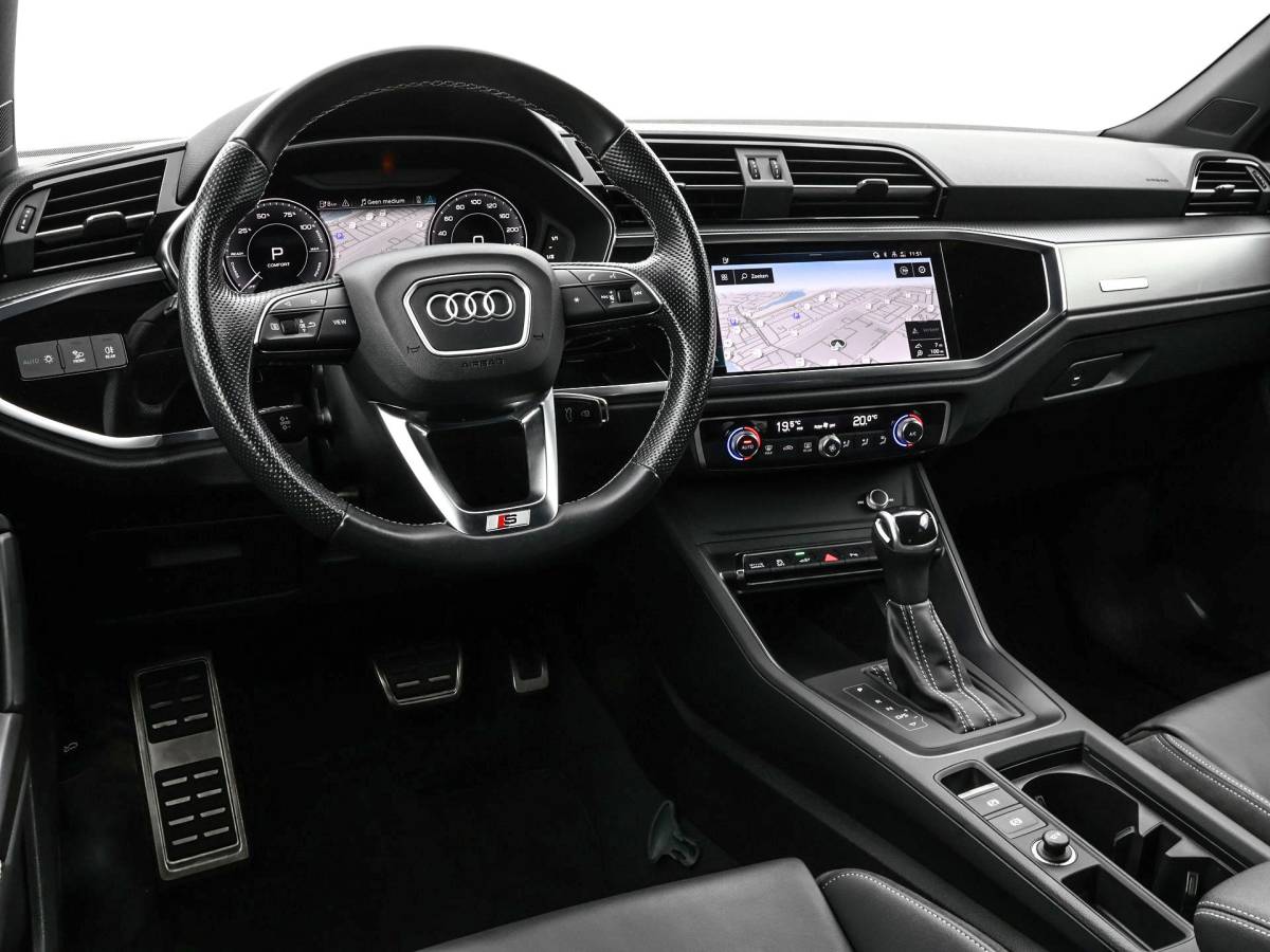 Audi Q3 Audi Q3 Sportback 45 TFSIe 245pk S Edition  · Camera · Apple/Android Car Play · Elek. Achterklep · Dodehoeksensor · Lederen Bekleding · Garantie t/m 04-02-2027 of 100.000km